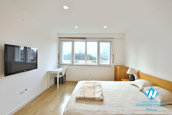 Lovely 2 bedroom apartment for rent in Au Co alley, Tay Ho